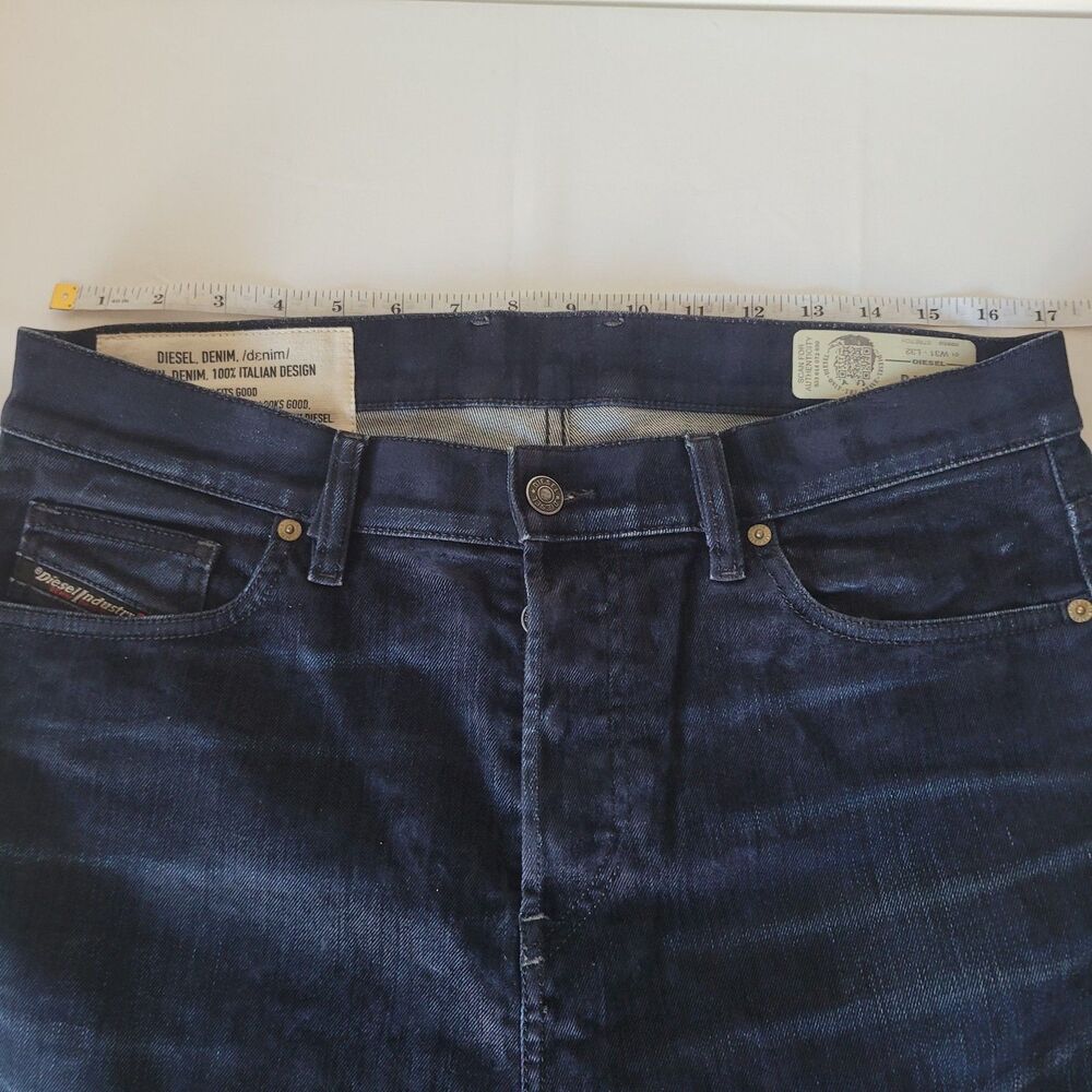 Diesel D-VIDER Carrot Jeans Mens W31 L32 Dark Wash Denim Button Fly Italy - Picture 7 of 14